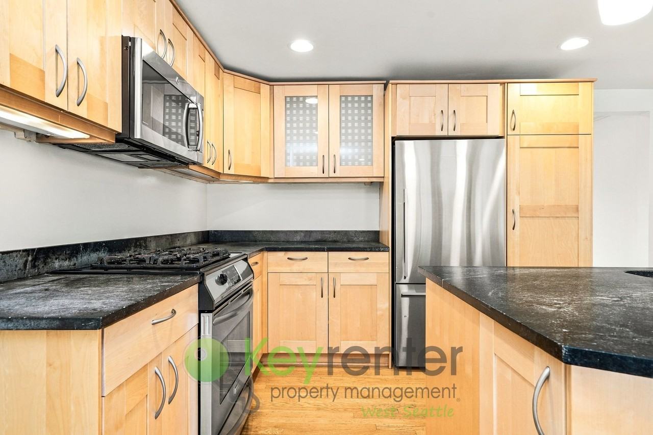 4011 48th Ave Sw - Photo 6 of 23
