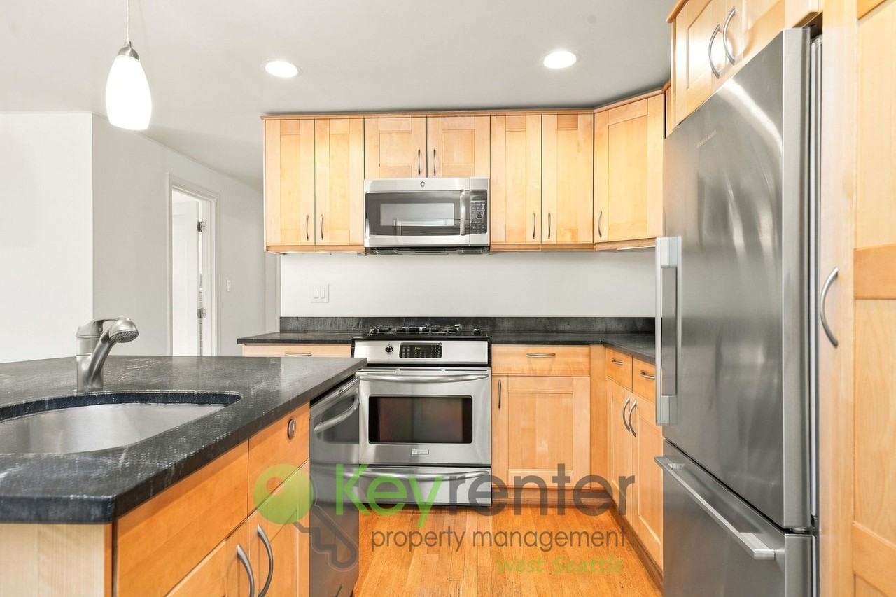 4011 48th Ave Sw - Photo 7 of 23