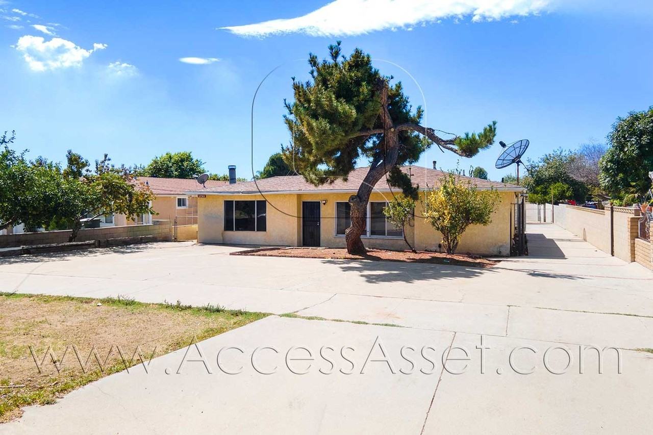 12584 Magnolia Ave - Photo 2 of 45
