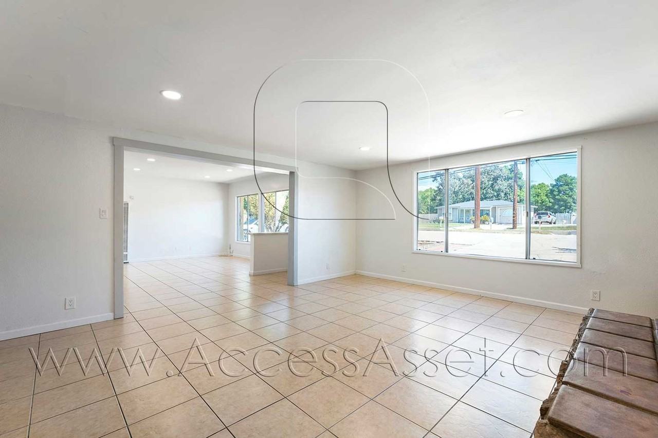 12584 Magnolia Ave - Photo 6 of 45
