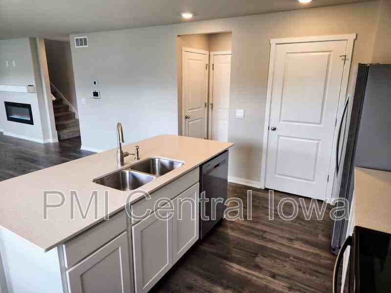 4307 Ne 16th St - Photo 6 of 38