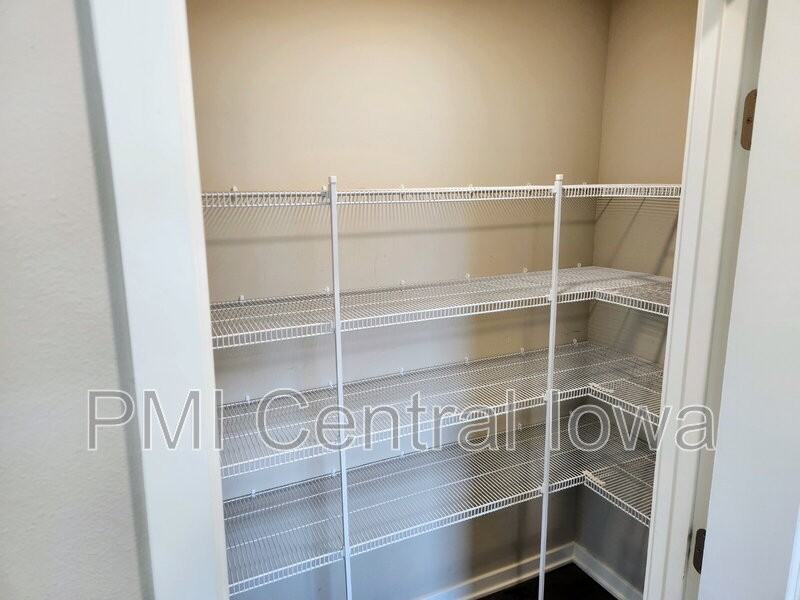 4307 Ne 16th St - Photo 7 of 38
