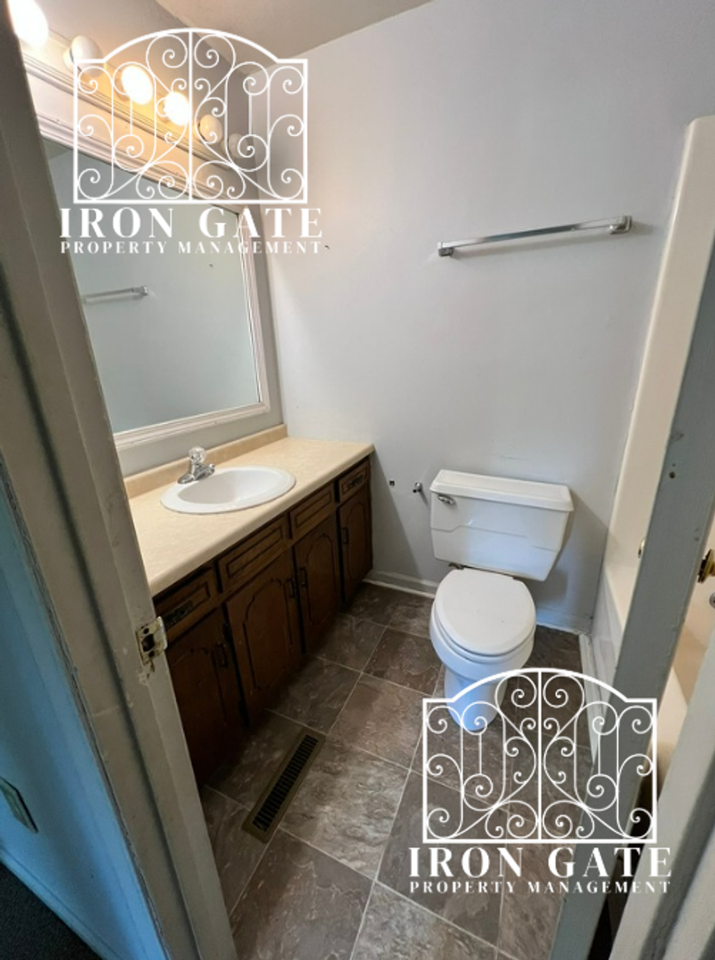 503 W Fredericks St - Photo 4 of 11