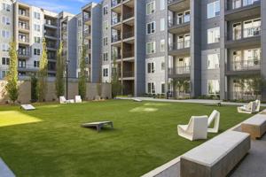 featured image of 715 E College Ave