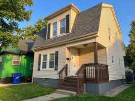 featured image of 215 S Hedges St