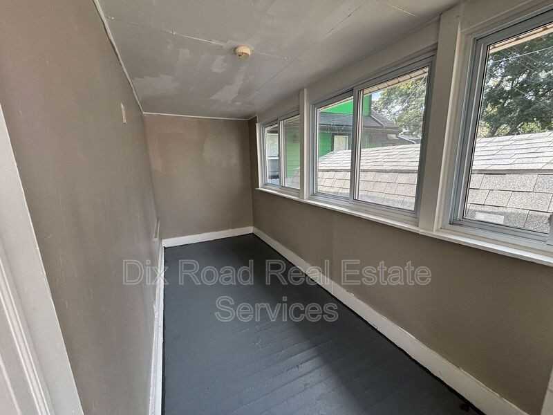 215 S Hedges St - Photo 5 of 16