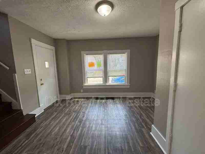 215 S Hedges St - Photo 6 of 16