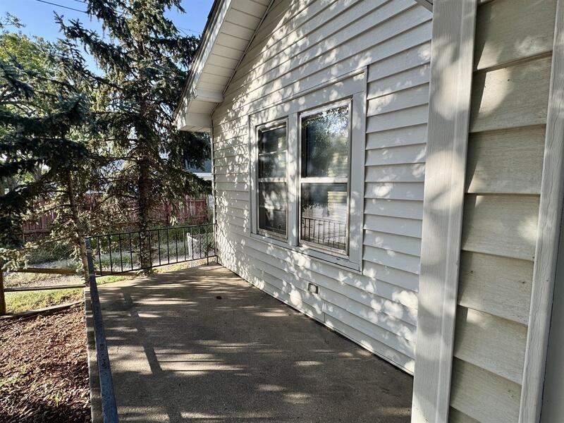 1214 N Lincoln Ave - Photo 3 of 17