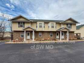 1820 W Walnut Lawn St #L4 - Photo 1 of 1