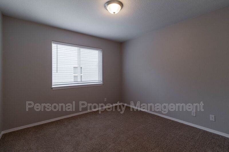 1117 Se Union St - Photo 4 of 13