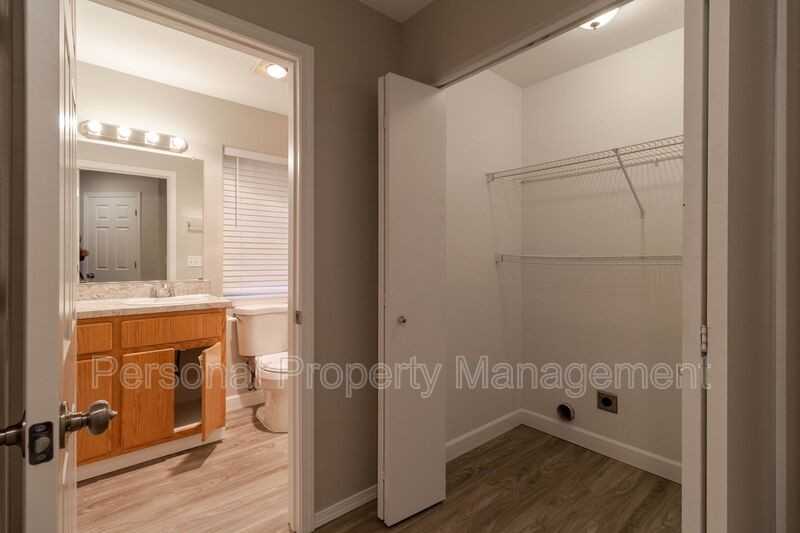 1117 Se Union St - Photo 5 of 13