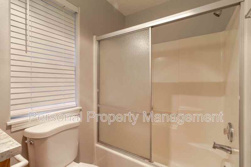 1117 Se Union St - Photo 6 of 13