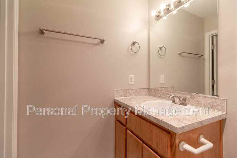 1117 Se Union St - Photo 7 of 13