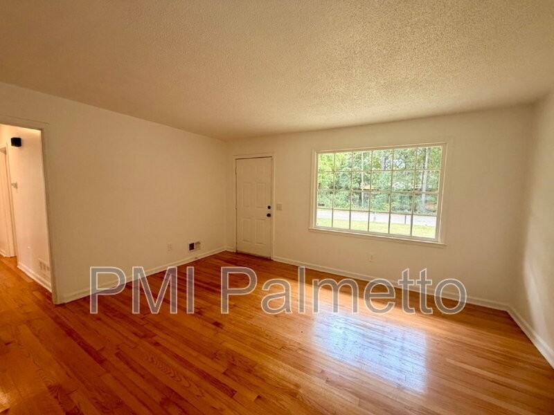 1805 Carousel Cir - Photo 7 of 27