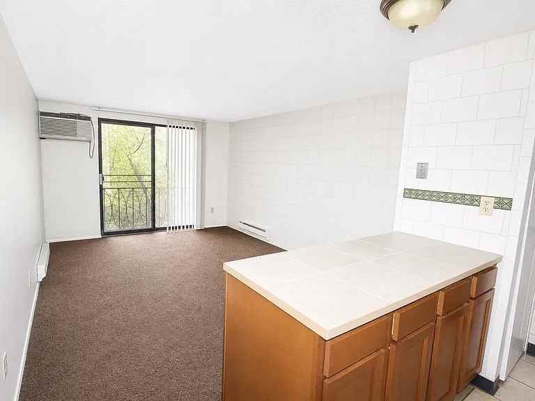 FOUNTAIN SQUARE APARTMENTS - Photo 3 of 4