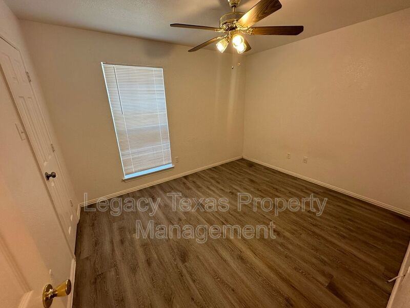 802 N Wilhite St #A - Photo 6 of 8