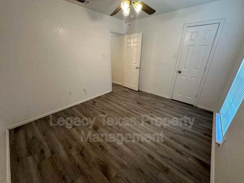 802 N Wilhite St #A - Photo 7 of 8