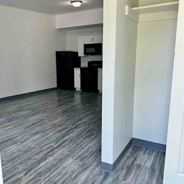 West Liberty Point 1BR - Photo 2 of 17
