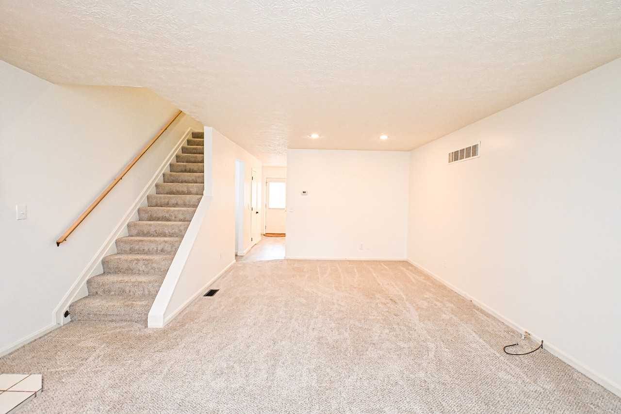 231 Springfield Pike - Photo 4 of 39