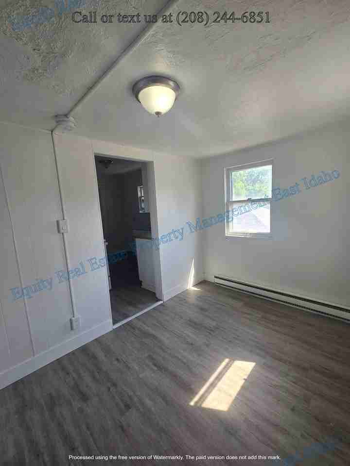 ID - 815 E Clark Street - LB - Photo 2 of 41