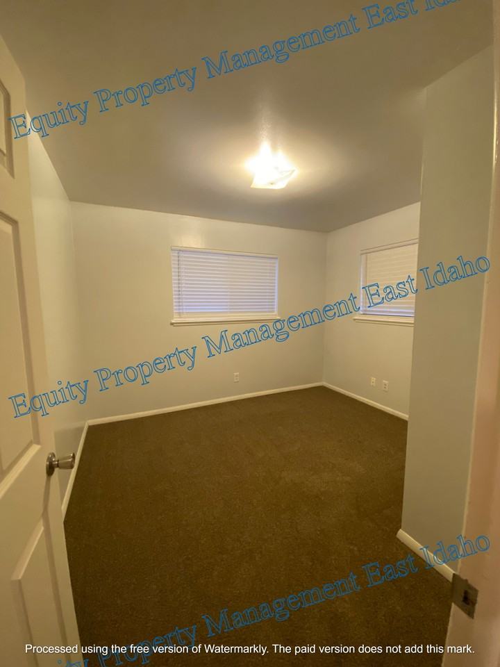 ID - 1070 McKinley Ave - LB - Photo 4 of 40