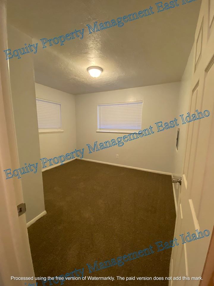 ID - 1070 McKinley Ave - LB - Photo 6 of 40
