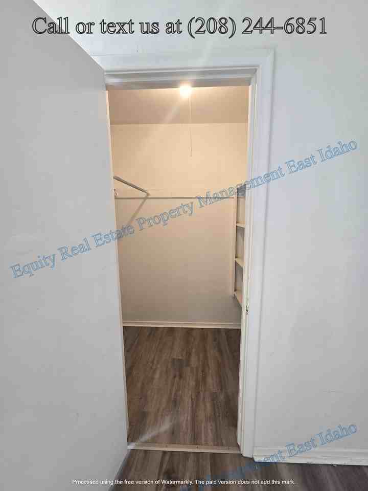 ID - 229 S. Garfield - LB - Photo 4 of 26
