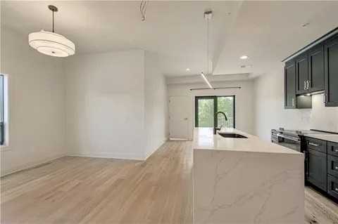 200 West Gregory Boulevard - Photo 3 of 18