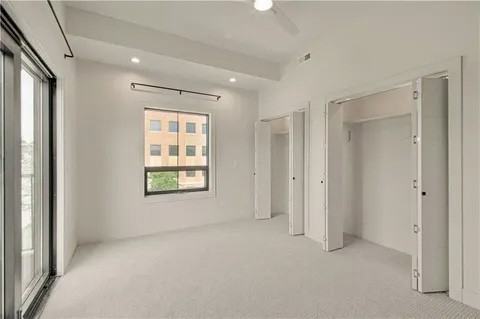 200 West Gregory Boulevard - Photo 6 of 18