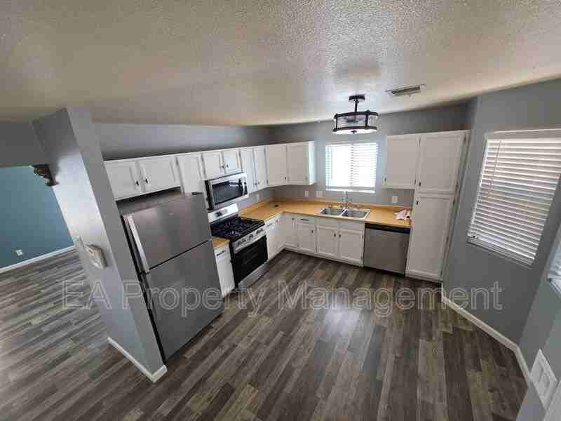 4819 Platinum Loop Ne - Photo 5 of 17