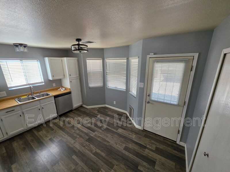 4819 Platinum Loop Ne - Photo 6 of 17