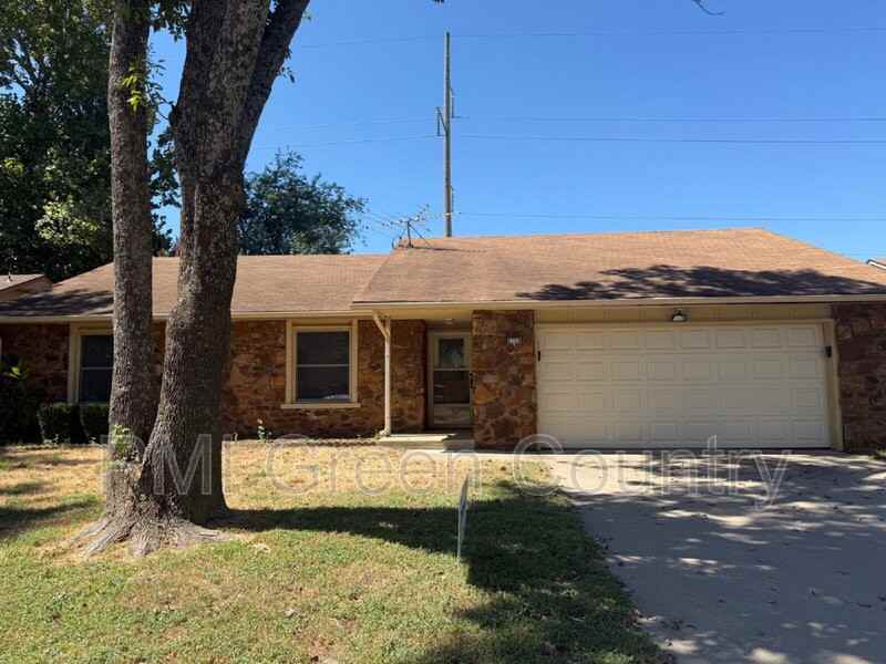 4708 S Maple Ave - Photo 2 of 21