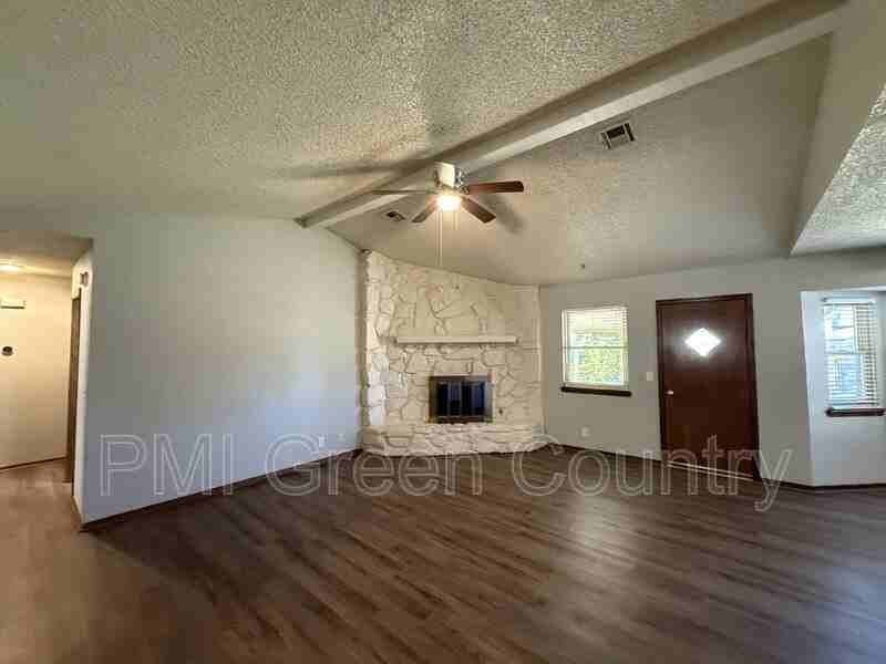 4708 S Maple Ave - Photo 5 of 21