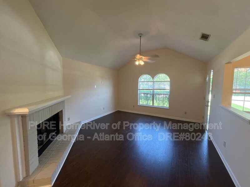 127 Redford Dr - Photo 5 of 21