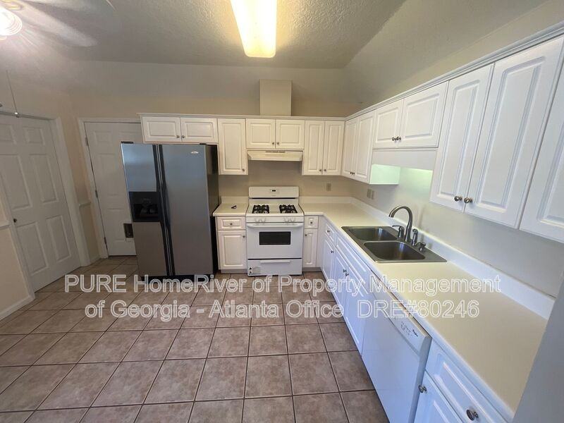 127 Redford Dr - Photo 6 of 21