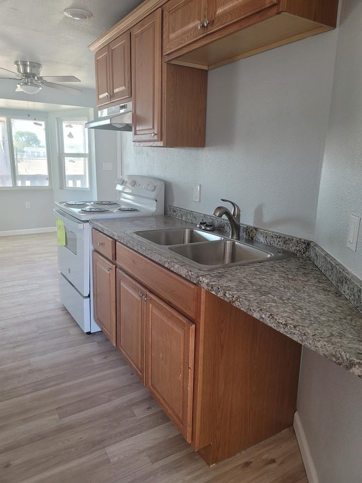 500 East Country Club Road Unit B - Photo 5 of 17