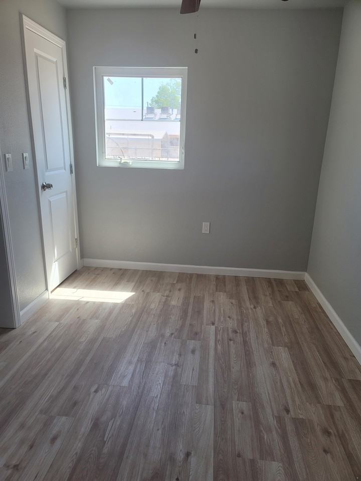 500 East Country Club Road Unit B - Photo 7 of 17
