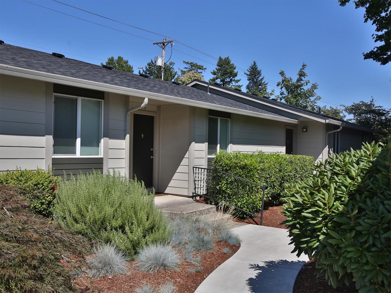 Garden Cottage Apartments - Photo 3 of 18