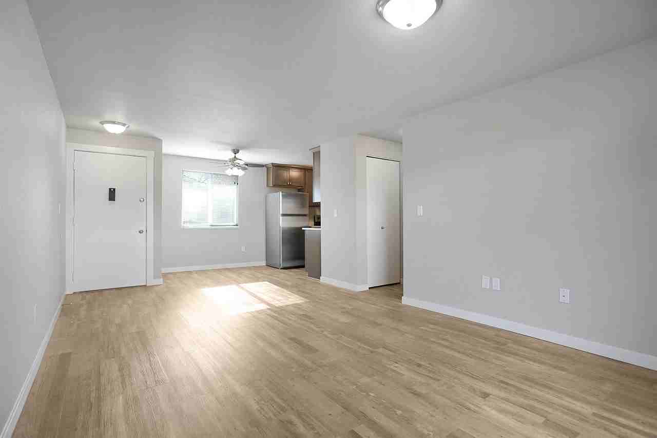 Garden Cottage Apartments - Photo 5 of 18