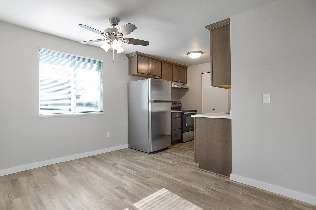 Garden Cottage Apartments - Photo 6 of 18