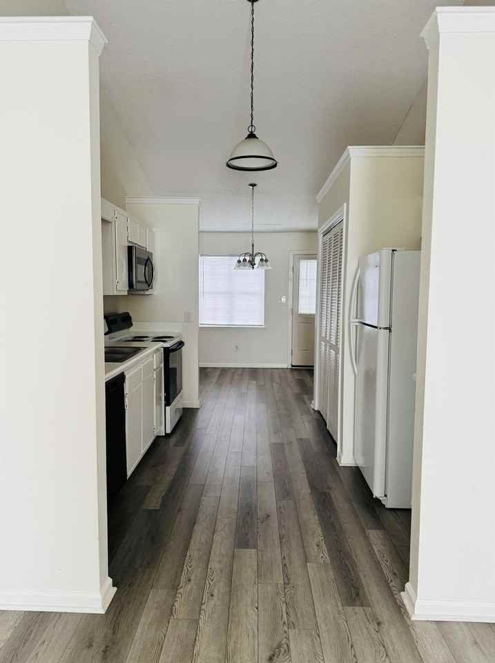 2607 Bluff View Drive Unit B - Photo 2 of 14