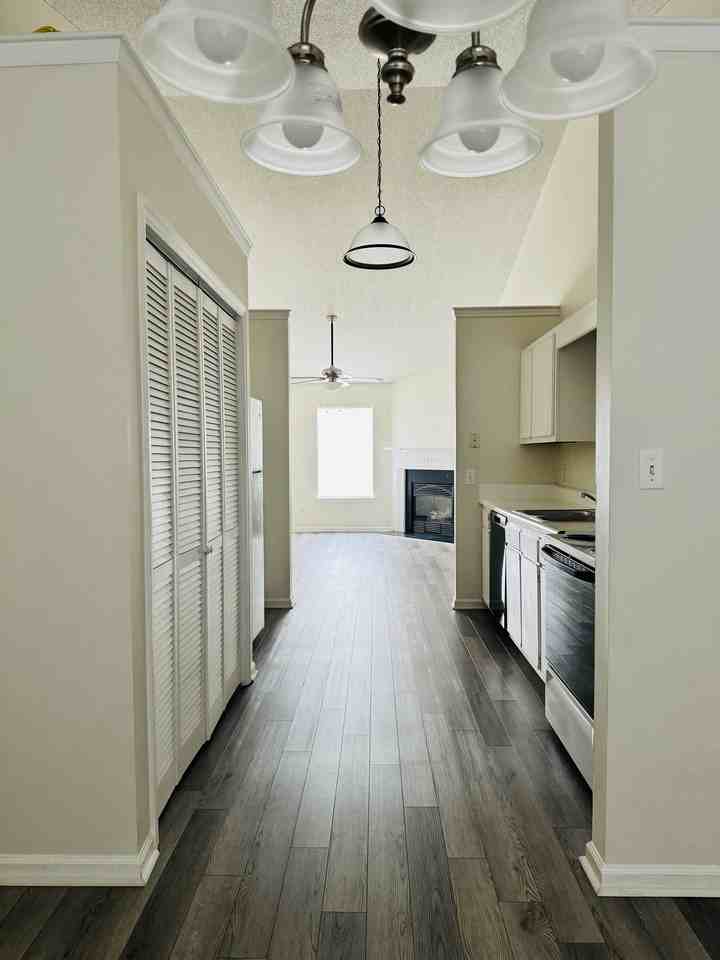 2607 Bluff View Drive Unit B - Photo 4 of 14