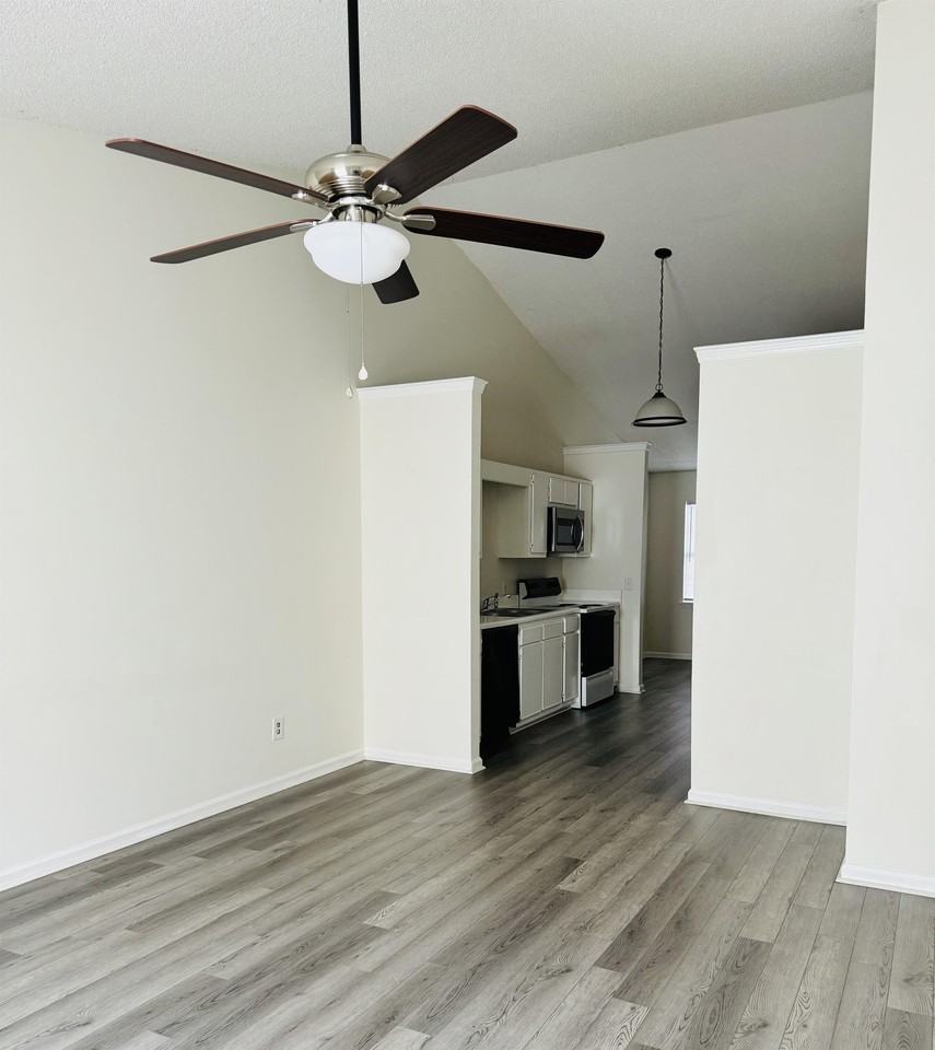 2607 Bluff View Drive Unit B - Photo 5 of 14