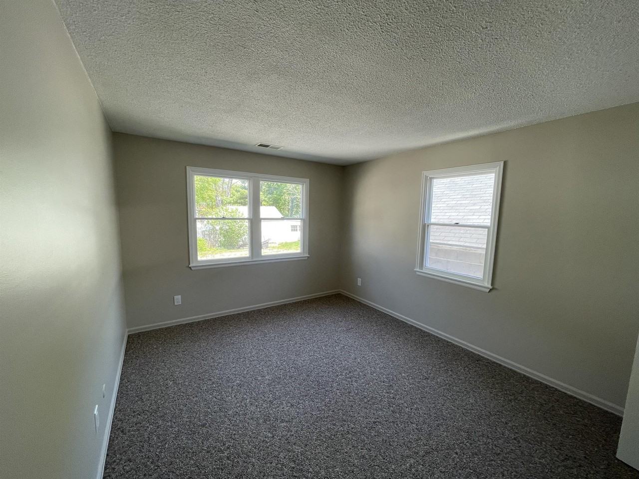105 East Sands Street - Photo 6 of 25