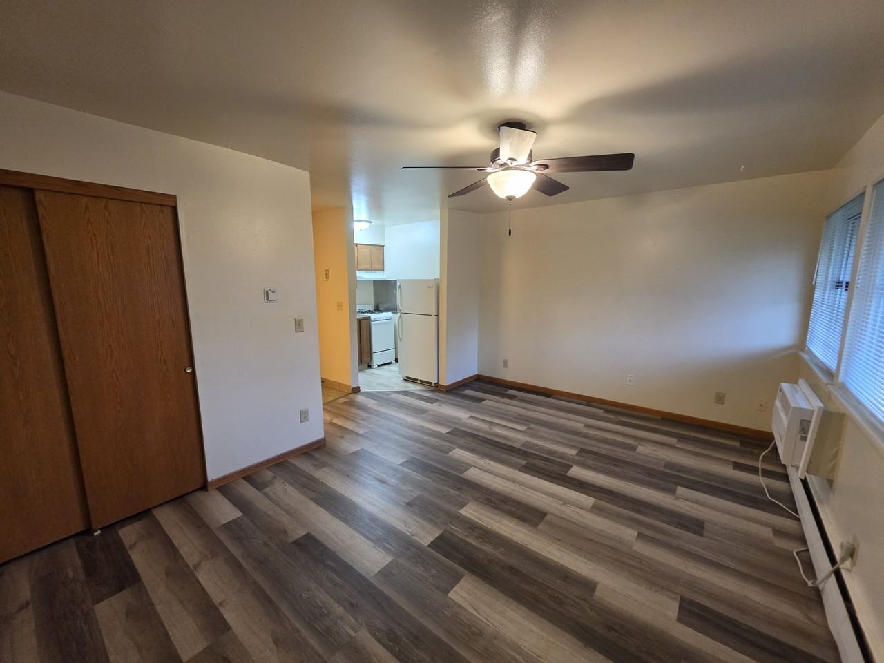 313 E Market St - Photo 2 of 12