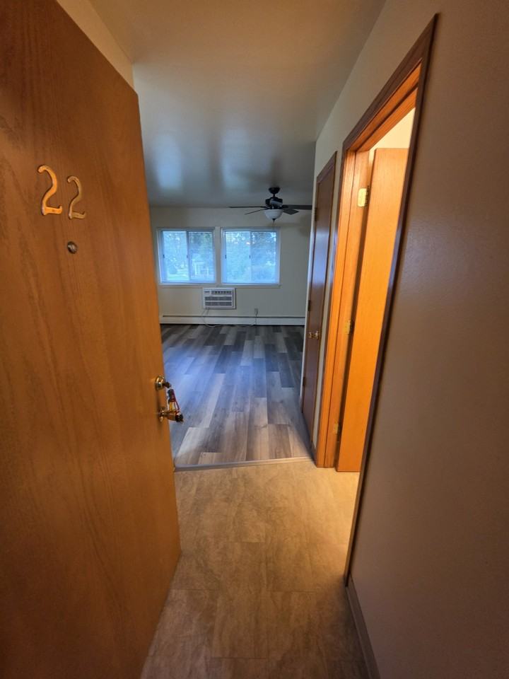 313 E Market St - Photo 4 of 12