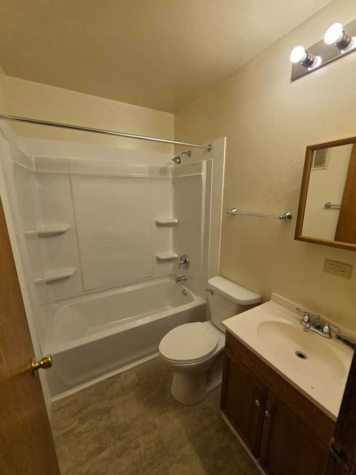313 E Market St - Photo 5 of 12