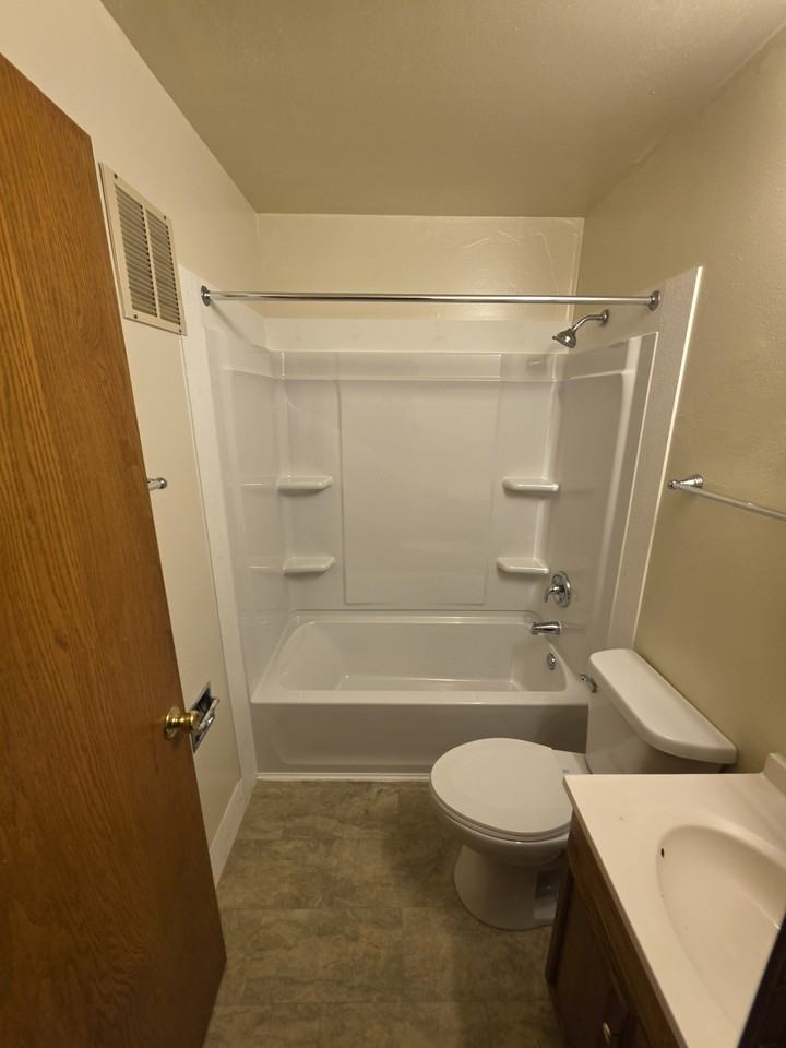 313 E Market St - Photo 6 of 12