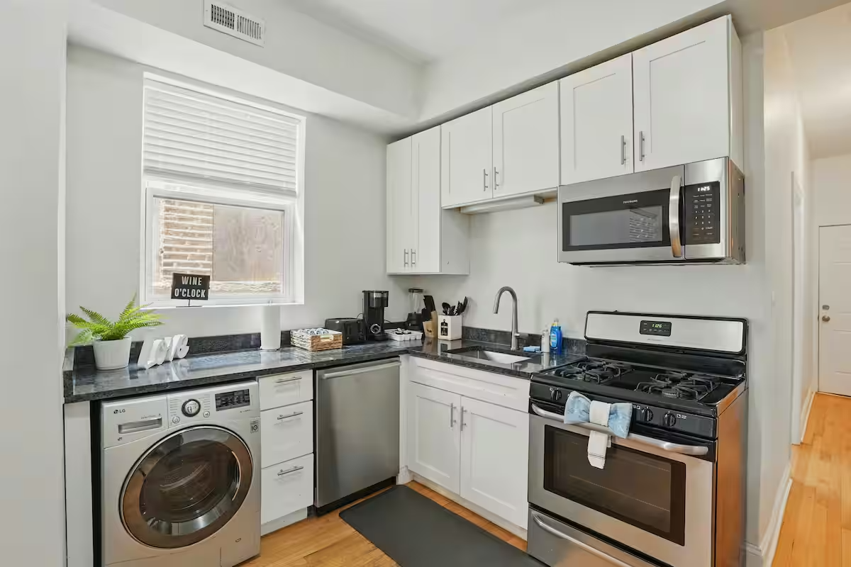 2724 West Division Street - Photo 2 of 11