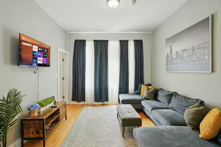 2724 West Division Street - Photo 3 of 11